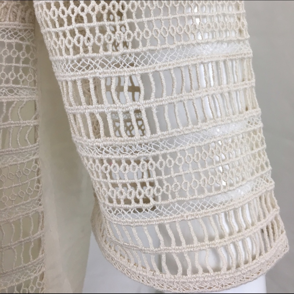 Beautiful macrame detail Banana Republic top. XS - Picture 4 of 7